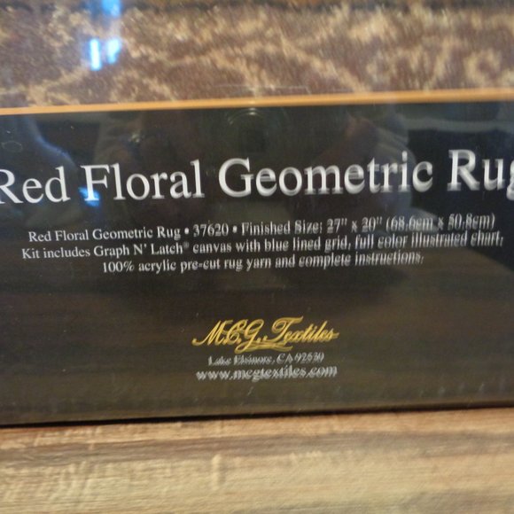 Graph N' Latch Red Floral Geometric Rug Kit NIB - Picture 2 of 9